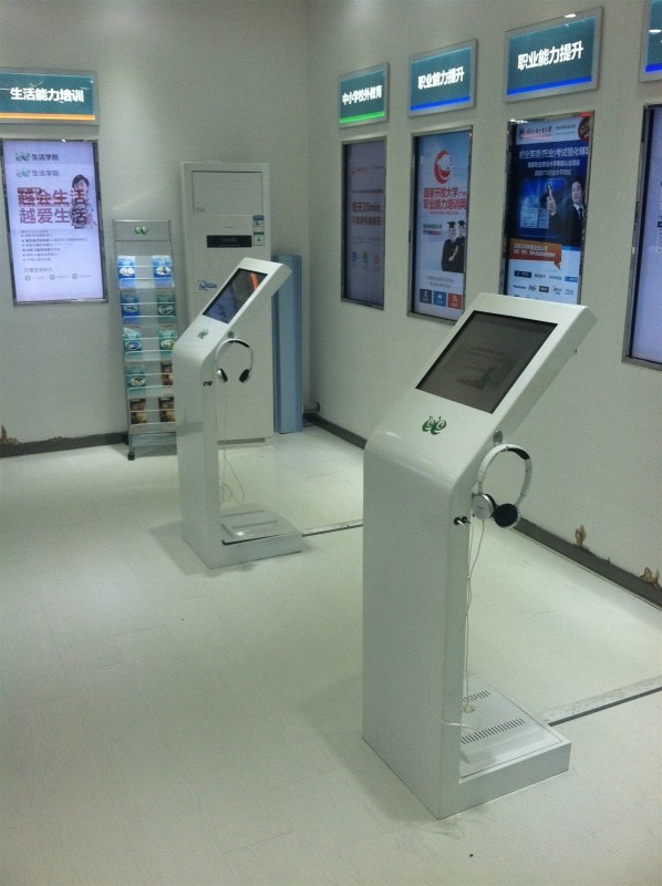 Music Touch Screen Free Standing Kiosks In Music Store For Auditioning