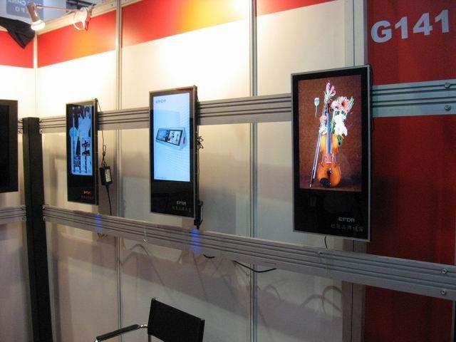 Advertising Player Vertical LCD Display 19.1 inch , 16.7M Color