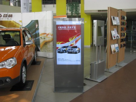 52 Inch Free Standing Kiosk , All Perspective LCD Advertising Display