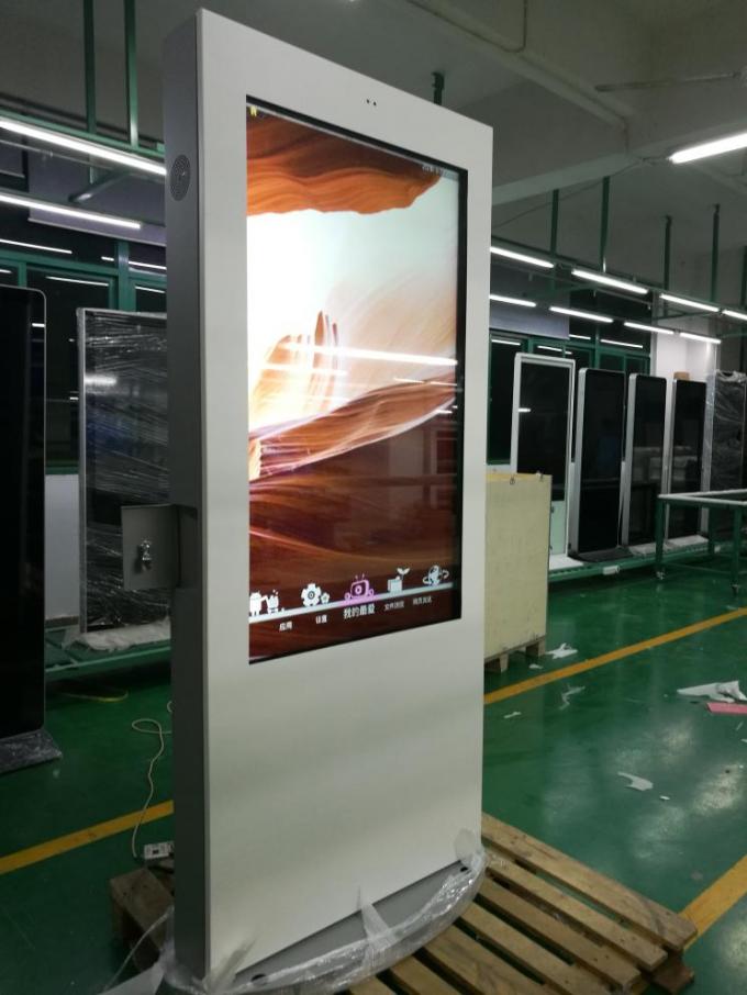 Free Standing IP65 Full Outdoor Digital Signage Touch Screen LCD Display With High Brightness
