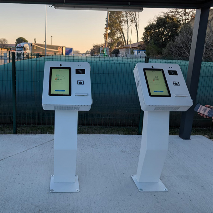Restaurant Ordering Outdoor Self-service Kiosk PCAP Touch Screen Self-service Kiosk 15.6 Inch Self-service Pos System 4